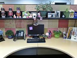 Place the desk against the cork wall. Decorworld Office Cubicle Decorating Ideas
