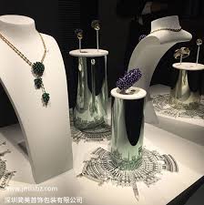 jewelry company choose display props