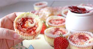 individual cheesecake strawberry jam