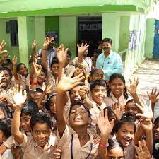 கலகல வகுப்பறை, மாணவர்களுக்கு இணையம் வழி புத்தகம் வாசிப்பு!' - அசத்தும்  அரசுத் தொடக்கப் பள்ளி | Madurai othakadai government school stands tall  among other schools - Vikatan