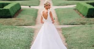 are-a-line-wedding-dresses-flattering