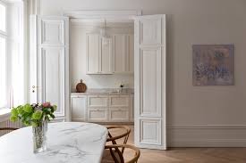 white shaker kitchen cabinets and white