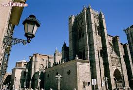 Avila (50.000 abitanti), uno dei gioielli della spagna medievale, si trova a 1.128 m. Avila Castiglia E Leon Spagna La Cattedrale Foto Avila