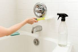 How To Clean A Bathtub Pro Housekeepers