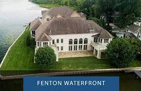 waterfront homes with realtor