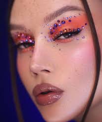 insram famous crystal eyeliner trend