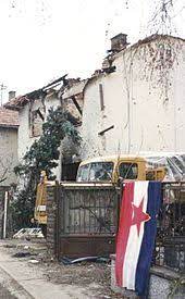 U razgovoru s prijateljem, sjetila sam se fotografija vinkovaca iz 1991 neka nas sjećanje na njih i na sve žrtve domovinskog rata ispune dostojanstvom i dubokim ponosom, ali i neka nas okupi sve zajedno kako bismo obećali. Battle Of Vukovar Wikipedia