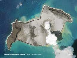 Huge Tonga volcanic eruption causes ...