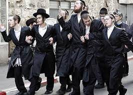 Les juifs ultra-orthodoxes  - Page 4 Images?q=tbn:ANd9GcRtwgXJN6WRpRrcEdjW0Pji_iW60WxVgvgjdXZ1s5R7F-J_-mFRzyMqQq-JSr29jQuV7-M&usqp=CAU