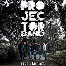 Website yang berisi kumpulan chord (akord) / kunci gitar mudah dan dasar beserta lirik lagu indonesia maupun. Projector Band Sudah Ku Tahu Lyrics Genius Lyrics
