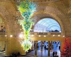 Image of Dale Chihuly glass chandelier