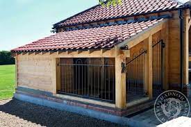 Lean To Style Of Dog Kennel With Roofed