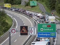 Dieses jahr könnte es aber erneut zu verzögerungen kommen. Tessiner Stehen Im Stau Gotthard Tunnel Gesperrt Zug Lugano Verschoben Sport Srf