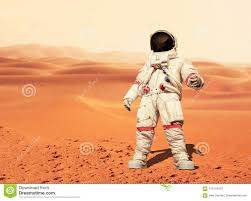 Hombre En Un Traje De Espacio Que Se Coloca En El Planeta Rojo Marte  Astronauta Imagen de archivo - Imagen de rojo, traje: 124119433