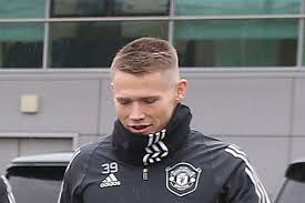 Scott mctominay (born 8 december 1996) is a scottish footballer who plays as a central defensive midfielder for british club manchester scott mctominay. Manchester United Give Scott Mctominay Boost And Team News Vs Watford Manchester Evening News