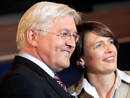 Seitdem feiert das paar den 24. Time Out From Politics Opposition Leader Steinmeier To Donate Kidney To His Wife Der Spiegel