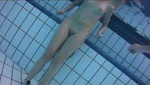 Nackt im Schwimmbad TNAFlix Porn Videos