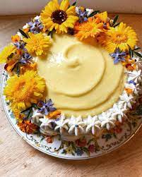 how to use edible flowers for cakes and