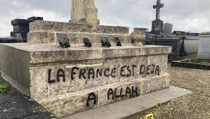 Soumettez-vous à Allah" : des dizaines de tombes profanées par des tags  islamiques en Dordogne - midilibre.fr