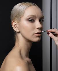 makeup courses for artists and