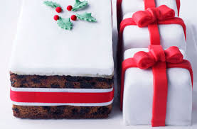 I also made the cake rectangular as this was how i remembered it most fondly, and allowed me to minimize my baking and fussing. 40 Christmas Cake Ideas Simple Christmas Cake Decorations And Designs Goodtoknow