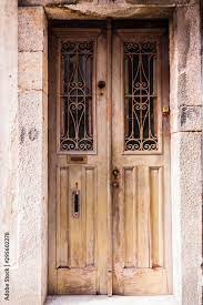 Foto De Wooden Door With Glass Brown