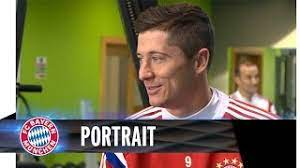 Scribbled portraits of football stars created as fast as possible by using the colors of the club or national team. Robert Lewandowski Portrait Youtube