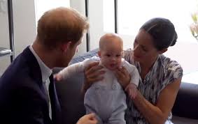 Baby archie has made his first appearance on the duke and duchess of sussex's annual christmas card. Meghan Markle And Prince Harry S Baby Archie Takes Center Stage In Family S 1st Christmas Card