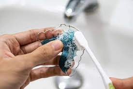 The retainer is exposed to many germs in your saliva, food particles or other things that enter your mouth. Amdzc6qzw 1ntm