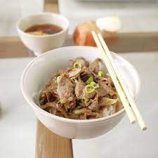 Gyudon – Japanese Beef Rice Bowl | Crustabakes