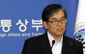 Korea&#39;s chief FTA negotiator Choi Seok-young speaks about the results of the second round of Korea-China FTA talks on Friday. (Yonhap News) - 20120706000751_0