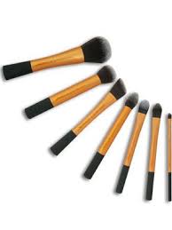 samantha chapman launches makeup brush