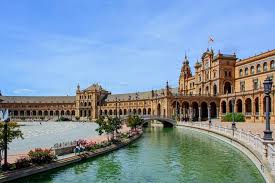 Still, it has got the beloved river guadalquivir and instead of just strolling along the river banks, why not take a kayak tour where you can see the bridges from the bottom up and commune with the local flora and fauna. Jwscwmwep5hyvm