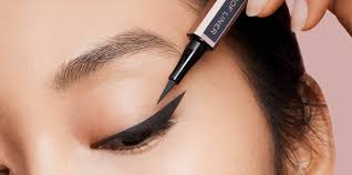 apply eyeliner for beginners