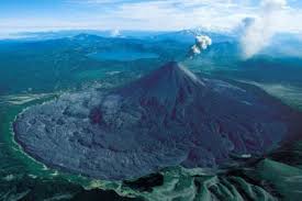 Drei dutzend explosionen in den letzten jahrmillionen. Der Name Aktiver Vulkane Die Grossten Und Gefahrlichsten Vulkane Der Welt