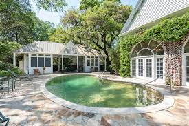 homes with pools in charleston sc
