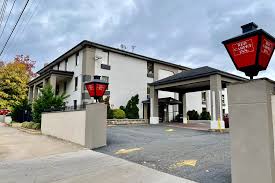 newark airport hotel red carpet inn