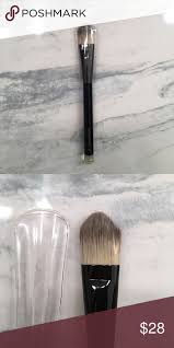 este lauder makeup brushes natural or