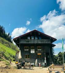 Die ganzjährig geöffnete berghütte ist für zahlreiche bergsportler und wanderer ein beliebter anlaufpunkt. Staufner Haus Oberstaufen Restaurant Happycow