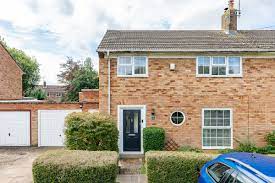 4 bed semi detached house in