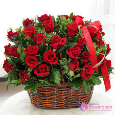 love romantic basket red roses