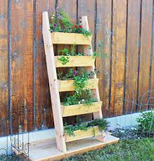 Cedar Vertical Tiered Ladder Garden