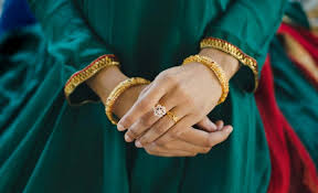 mehendi look with khazana jewellery