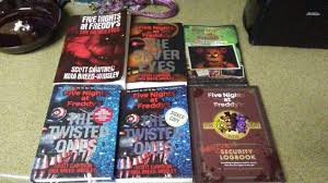 Los otros animatronicos, the fourth closet, and several more. Christmas Fnaf Merch And Books Five Nights At Freddy S Amino
