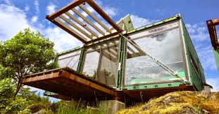 Une maison container autonome perchée sur une colline | Build Green