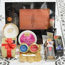 the deluxe gourmet food gift box