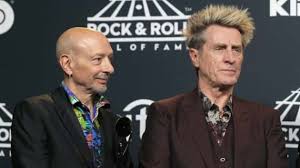 Queensland is considered by us to be one large. Separate Ways Journey Bassist Ross Valory And Drummer Steve Smith Fired From The Band K Hits 104 9