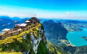 Österreichs grenzen sind geöffnet, touristische reisen sind ab sofort wieder möglich. Osterreich Corona Einreise Urlaub Inzidenz Adac
