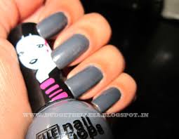 nails of the week elle 18 nail pops