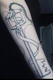 It is large and detailed enough to demand attention but is more discreet and less of a commitment than a full sleeve piece. Tattoo Uploaded By Carleigh Sora S Keyblade From Kingdom Hearts 1211810 Tattoodo